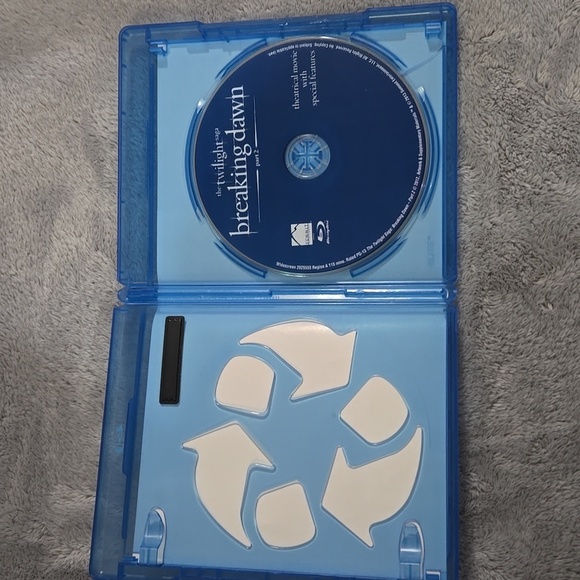 The Twilight Saga: Breaking Dawn Part 2 Blu-ray - Picture 3 of 3